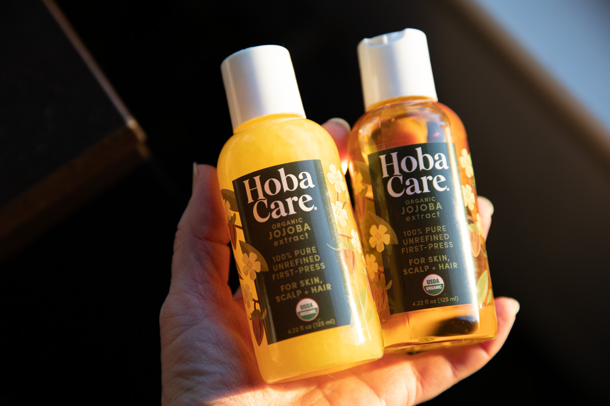 two bottles of jojoba oil with one cloudy and solid while the other is clear golden to show that pure jojoba oil solidifies at temperatures below 50