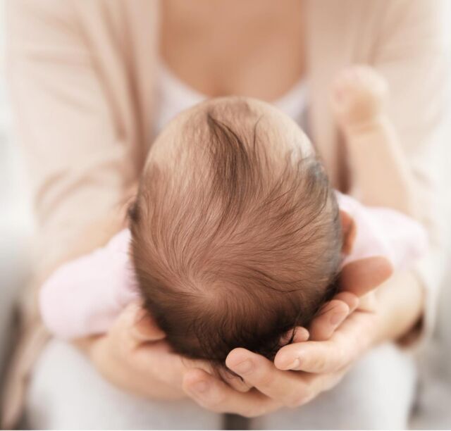 If you’re looking for a natural cradle cap remedy that doesn’t contain petroleum products or artificial scents that can aggravate the symptoms, use HobaCare Baby Jojoba to help alleviate the symptoms of cradle cap and soothe and heal your baby’s scalp. #HobaCare #naturalbaby #jojobacompany